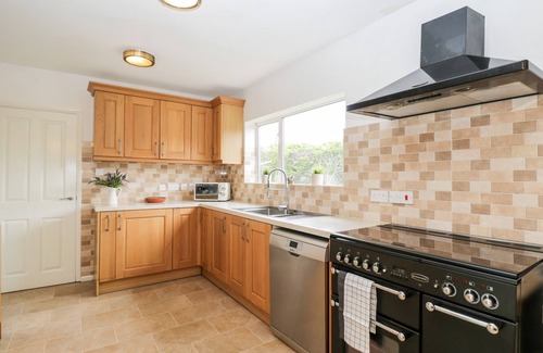 Colerne House | TOTTS HOUSE, pet friendly, with open fire in Colerne