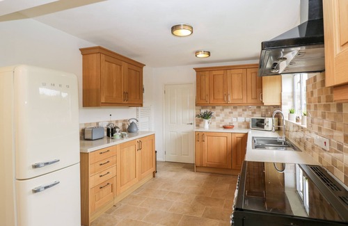 Colerne House | TOTTS HOUSE, pet friendly, with open fire in Colerne