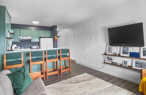 Snowshoe Apartment | TOTW324 Stunning Views Ski In Out WiFi Slopeside