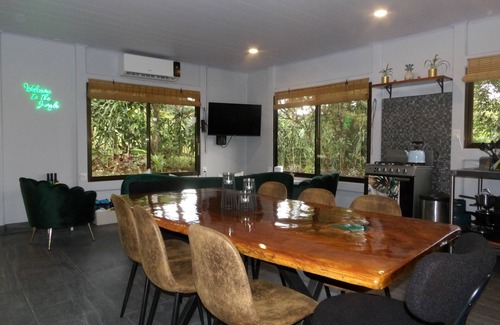 Katira House | Toucan's Nest-Pura Vidaville: Steps from Rio Celeste Waterfall & Nat'l Park