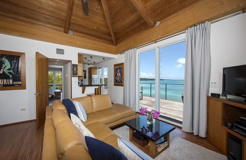Savannah Sound House | Touch of Class 1BR, A Beachfront Home on the Warm Calm Caribbean