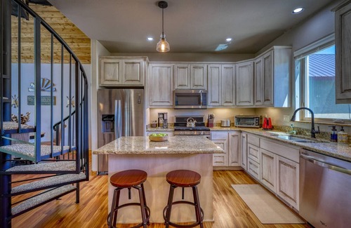 Pagosa Highlands House | Touch of Green: Pet-Friendly, Hot Tub, Garage, Games, Weber Charcoal Grill and Views of Hatcher Lake