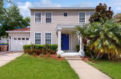 Trafalgar Village House | Touch of Luxury