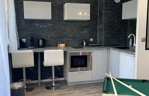 Quartier Croix-Daurade Apartment | Toulouse getaway, sauna, jacuzzi, metro, parking.