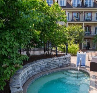 Mont-Tremblant Pedestrian Village Hotel | Tour des Voyageurs