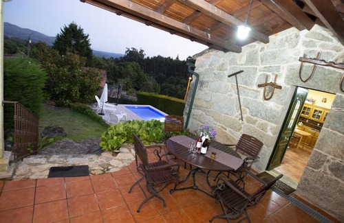 Ponte Caldelas Cottage | Tourist cottage Pontecaldelas, Pontevedra, garden 700 m2 with barbecue,