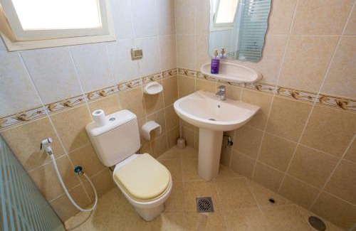Abu Dhabi House | Tourist family and couple rooms abudhabi Baith Al Jannah LLC Private Family Rooms - Attached Washroom - VL01