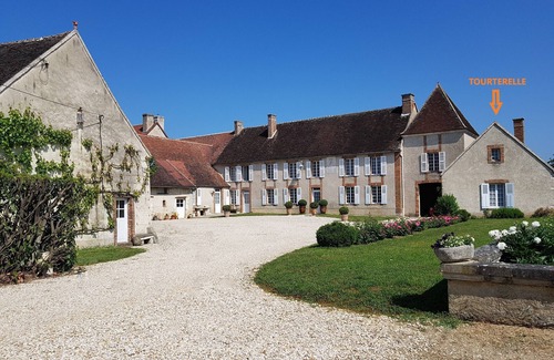 Hauterive House | TOURTERELLE, near Auxerre and Chablis