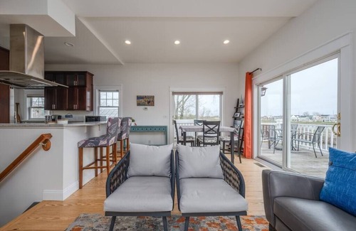 Benton Harbor House | Tower House: Canal-Front Luxury Retreat