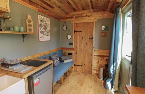 Ryde Cottage | TOWER HUT, pet friendly, country holiday cottage in Ryde