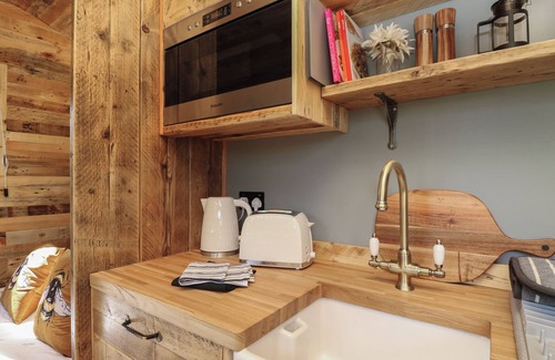 Ryde Cottage | TOWER HUT, pet friendly, country holiday cottage in Ryde