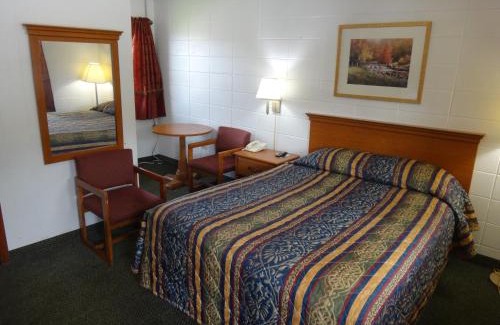 Green Bay Hotel | Tower Motel