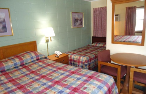 Green Bay Hotel | Tower Motel