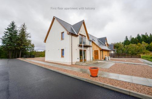 Torlundy Apartment | Tower Ridge Courtyard