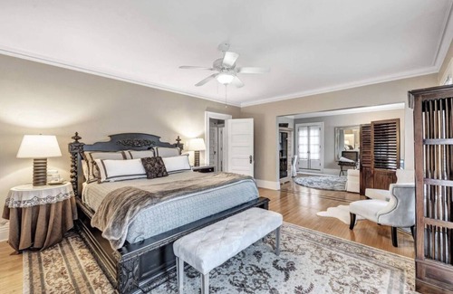 Green Bay Bed & Breakfast | Tower Suite in Historic Mansion B&B, 9 min from Lambeau Field