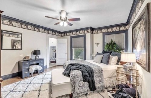 Green Bay Bed & Breakfast | Tower Suite in Historic Mansion B&B, 9 min from Lambeau Field