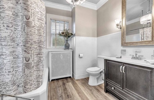 Green Bay Bed & Breakfast | Tower Suite in Historic Mansion B&B, 9 min from Lambeau Field