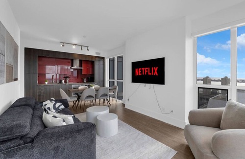 CityPlace Hotel | Tower View Suites - Free Parking - Rooftop Pool - Hot Tub - Gym