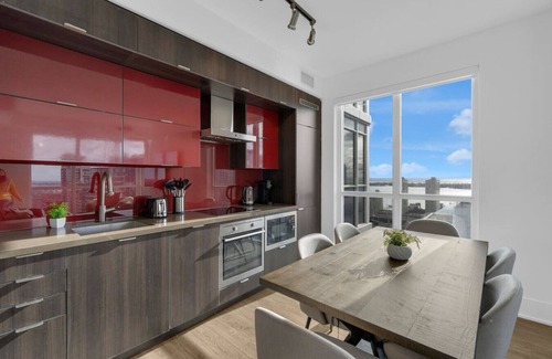 CityPlace Hotel | Tower View Suites - Free Parking - Rooftop Pool - Hot Tub - Gym