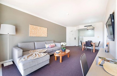 Darwin City Centre Apartment | 'Towering Palms' Resort-style Apartment with a Separate Studio