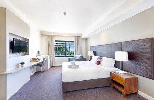 Darwin City Centre Apartment | 'Towering Palms' Resort-style Apartment with a Separate Studio