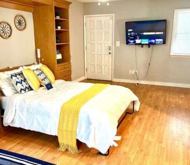 Tallahassee House | Town and Country Hideaway
