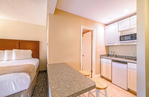 Gorham Hotel | Town and Country Inn & Resort