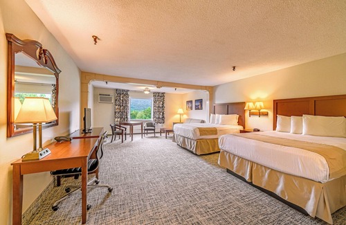 Gorham Hotel | Town and Country Inn & Resort
