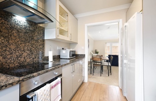 Slough House | Town Center 4 Bedroom 4 bathroom Hse with Parking Slough