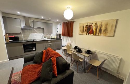 Huntingdon Apartment | town centre 3, 1st floor, king bed entire flat