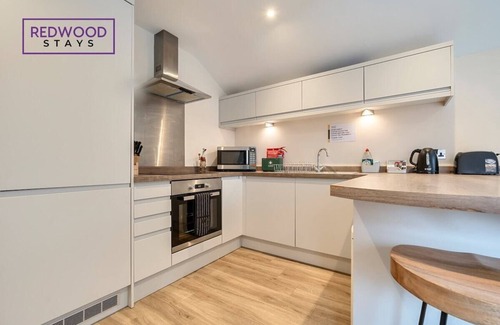 Basingstoke Apartment | Town Centre APT + Netflix + FREE Wi-Fi &Near Shops