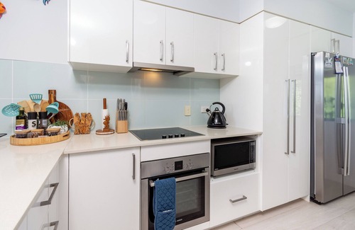 Woorim Apartment | Town Centre & Beach At Your Door Step