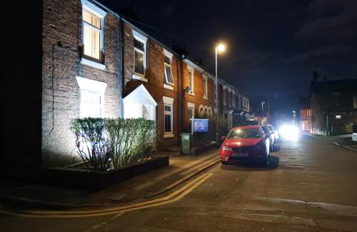 Stafford House | Town Centre House with parking, Wi-Fi