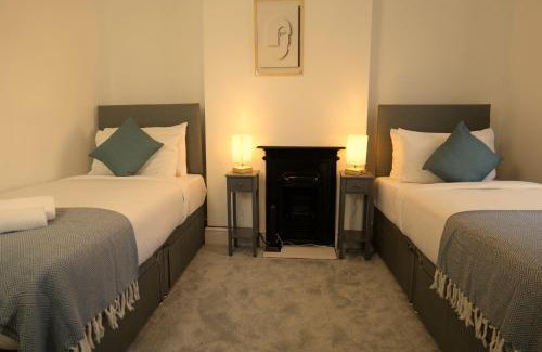 Stafford House | Town Centre House with parking, Wi-Fi