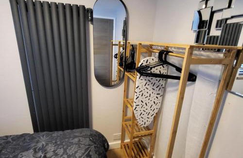 Newbury Apartment | Town Centre Modern 1 Bed self-contained Apartment