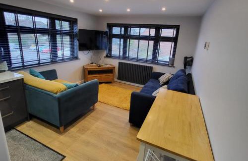 Newbury Apartment | Town Centre Modern 1 Bed self-contained Apartment