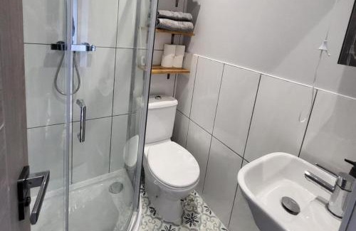 Newbury Apartment | Town Centre Modern 1 Bed self-contained Apartment