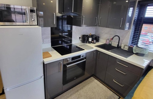 Newbury Apartment | Town Centre Modern 1 Bed Self-contained Apartment