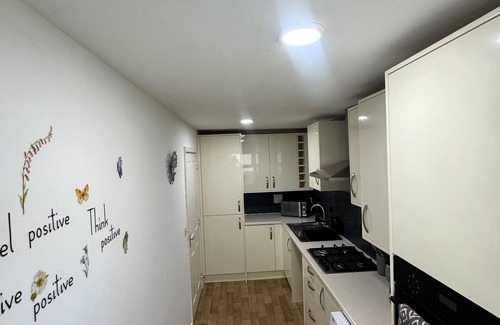 Eaton Socon House | Town Centre spacious 4 bed town house