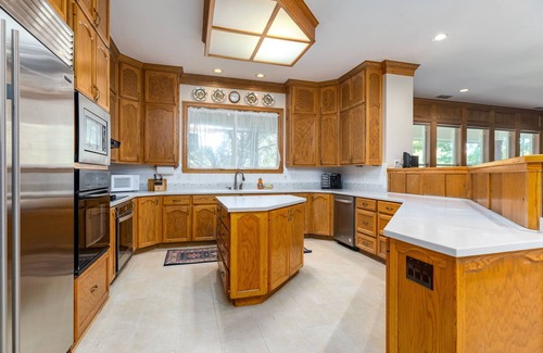Buda House | Town & Country Home: 5,000 sq ft Pool 16 beds basketball ping pong fire pit