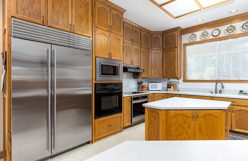 Buda House | Town & Country Home: 5,000 sq ft Pool 16 beds basketball ping pong fire pit