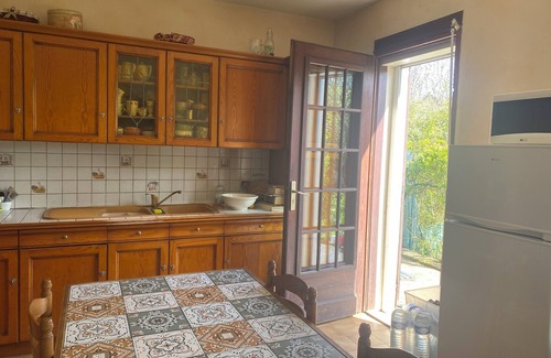 Fondettes House | Town/country house,6 km from Tours, kitchen, terrace, garden.pets ok.