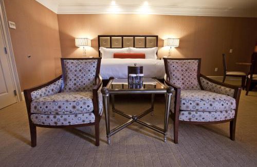West Ashley Hotel | Town & Country Inn and Suites