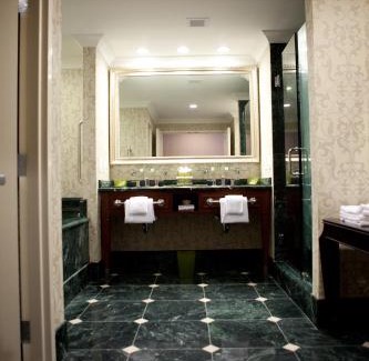 West Ashley Hotel | Town & Country Inn and Suites
