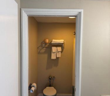 Clinton Hotel | Town & Country Motel