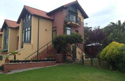 San Vicente de la Barquera Apartment | Townhouse in San Vicente de la Barquera