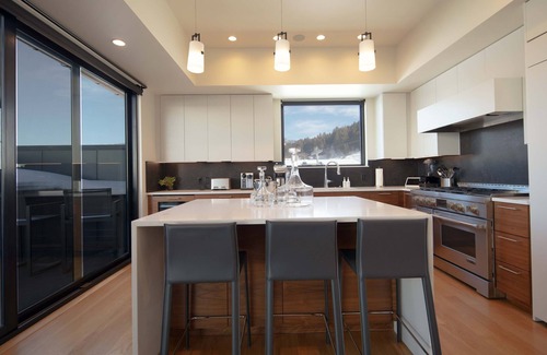 Jackson Condo | Town Hill Penthouse at Snow King. Deck,Hot Tub, A/C, Grill, Outdoor Fireplace