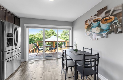 Amherstburg House | Town home in Amherstburg located near to wineries, breweries,waterfront & trails