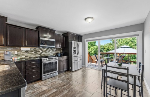 Amherstburg House | Town home in Amherstburg located near to wineries, breweries,waterfront & trails