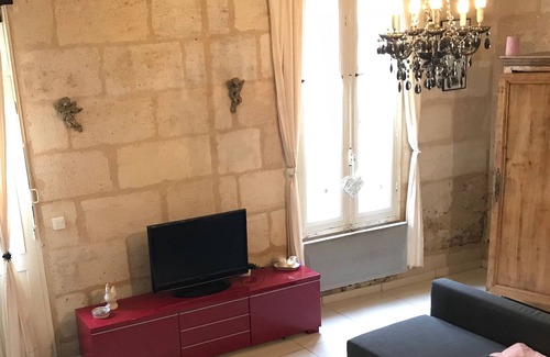 Bourg-sur-Gironde House | Town house, 8 people in the heart of a medieval village